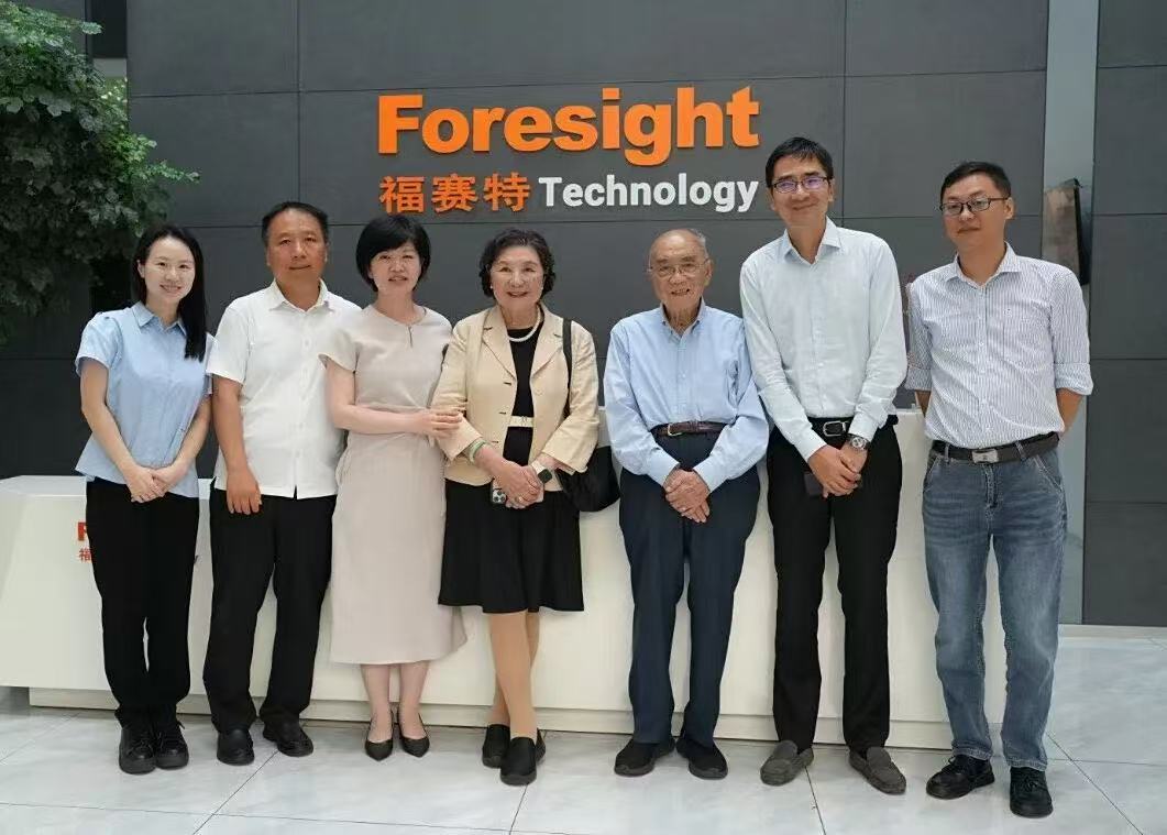 dr-norman-li-visits-foresight-to-explore-the-future-of-intelligent-membrane-rolling-machine-technologies_06.jpg